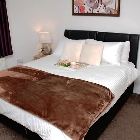 29Ew Dreams Unlimited Serviced Accommodation- Staines - Heathrow Stanwell Exterior photo