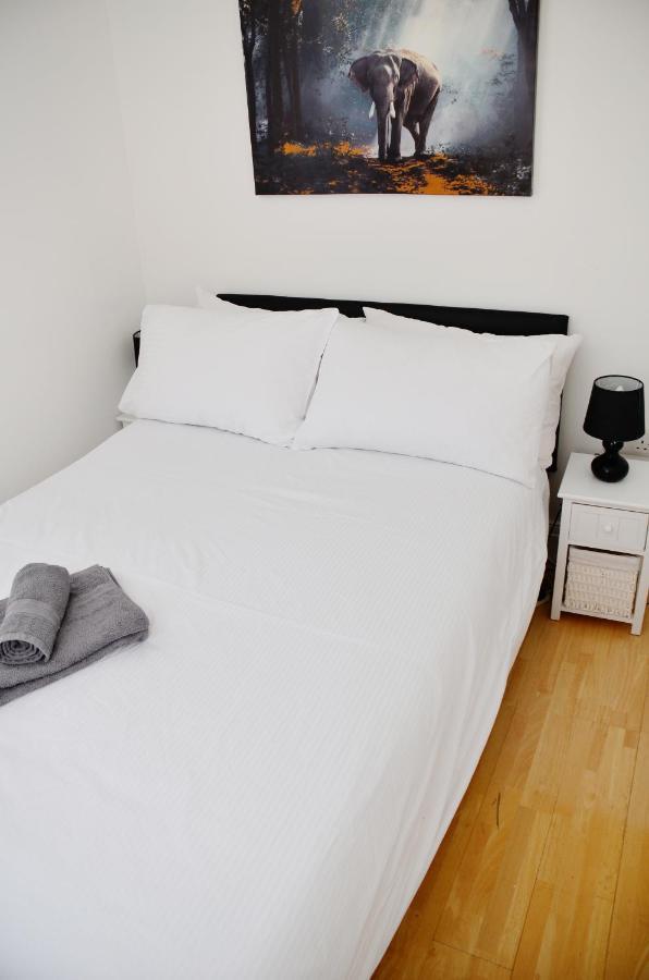 29Ew Dreams Unlimited Serviced Accommodation- Staines - Heathrow Stanwell Exterior photo