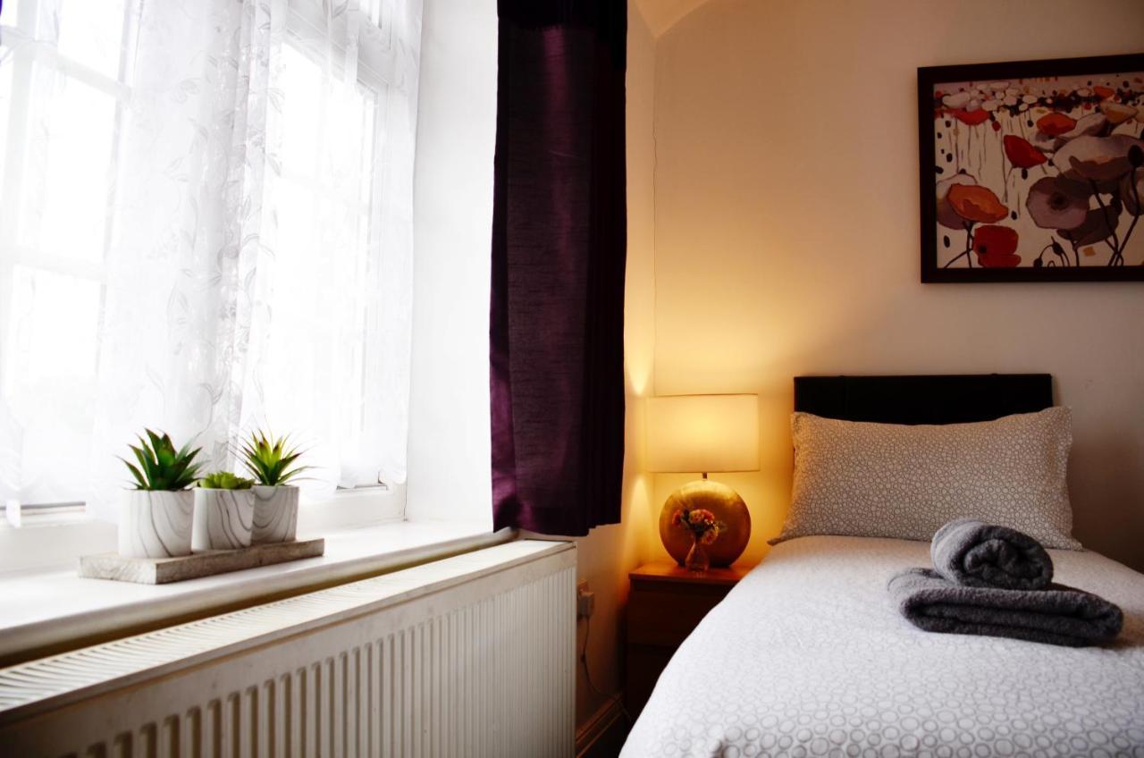 29Ew Dreams Unlimited Serviced Accommodation- Staines - Heathrow Stanwell Exterior photo