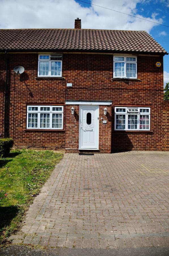 29Ew Dreams Unlimited Serviced Accommodation- Staines - Heathrow Stanwell Exterior photo