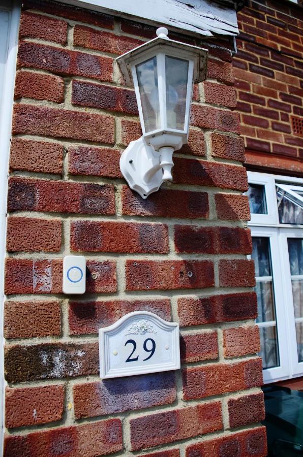 29Ew Dreams Unlimited Serviced Accommodation- Staines - Heathrow Stanwell Exterior photo