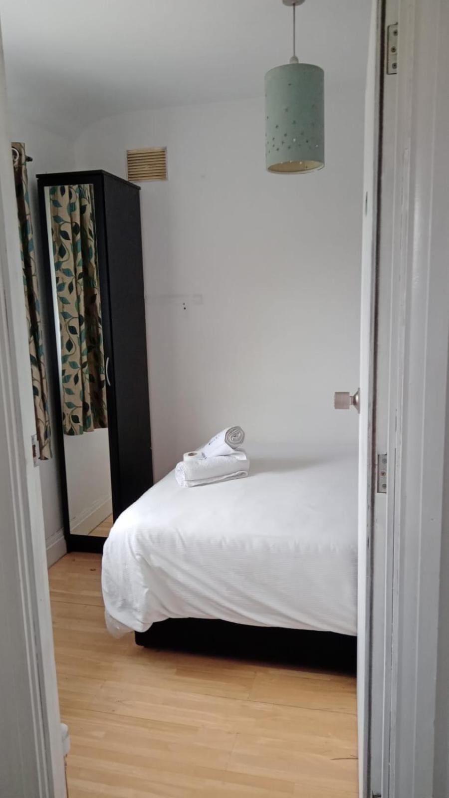 29Ew Dreams Unlimited Serviced Accommodation- Staines - Heathrow Stanwell Exterior photo